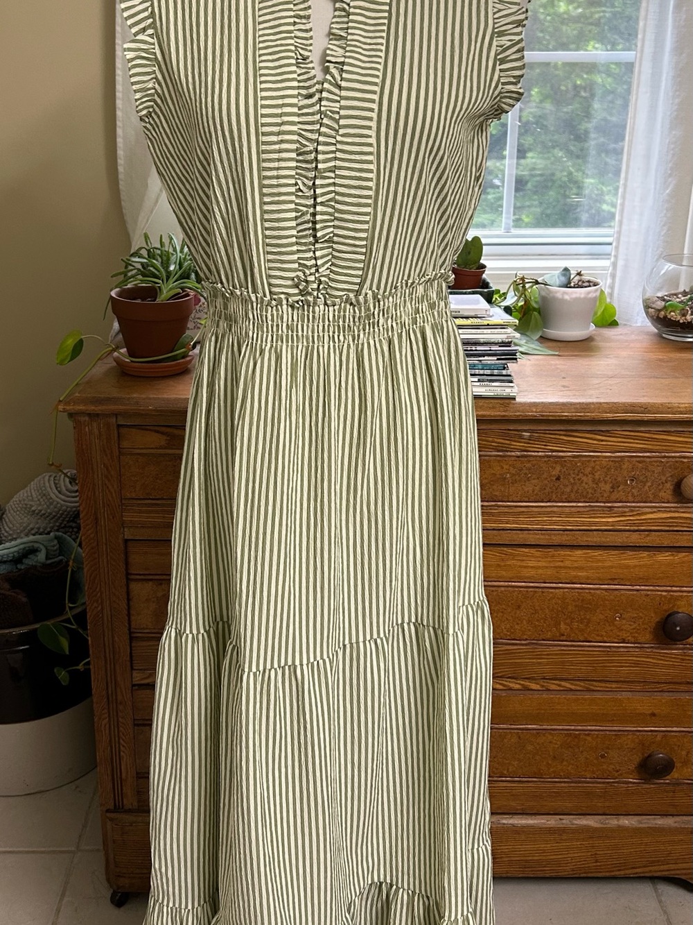 London Times Striped Green Seersucker Tiered Maxi Dress - Sleeveless Size 4